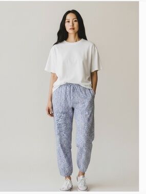 fresh produce Periwinkle Floral Scroll Drawstring Capri Pants